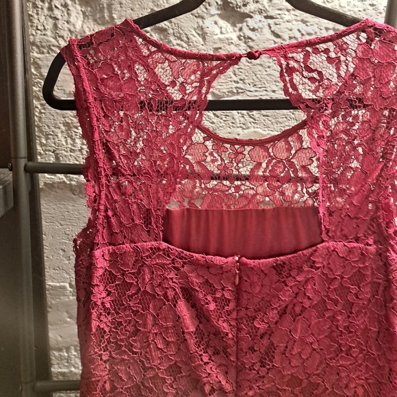 Beautiful red lace dress - Picture 3 of 5